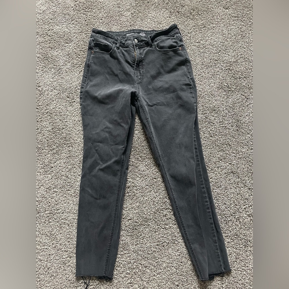 Women’s Faded Black Old Navy Rockstar Super Skinny Jeans, size 8